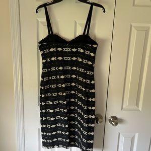 Great dress. Short of the knee. Very fitted. Awesome fabric. Black, cream.